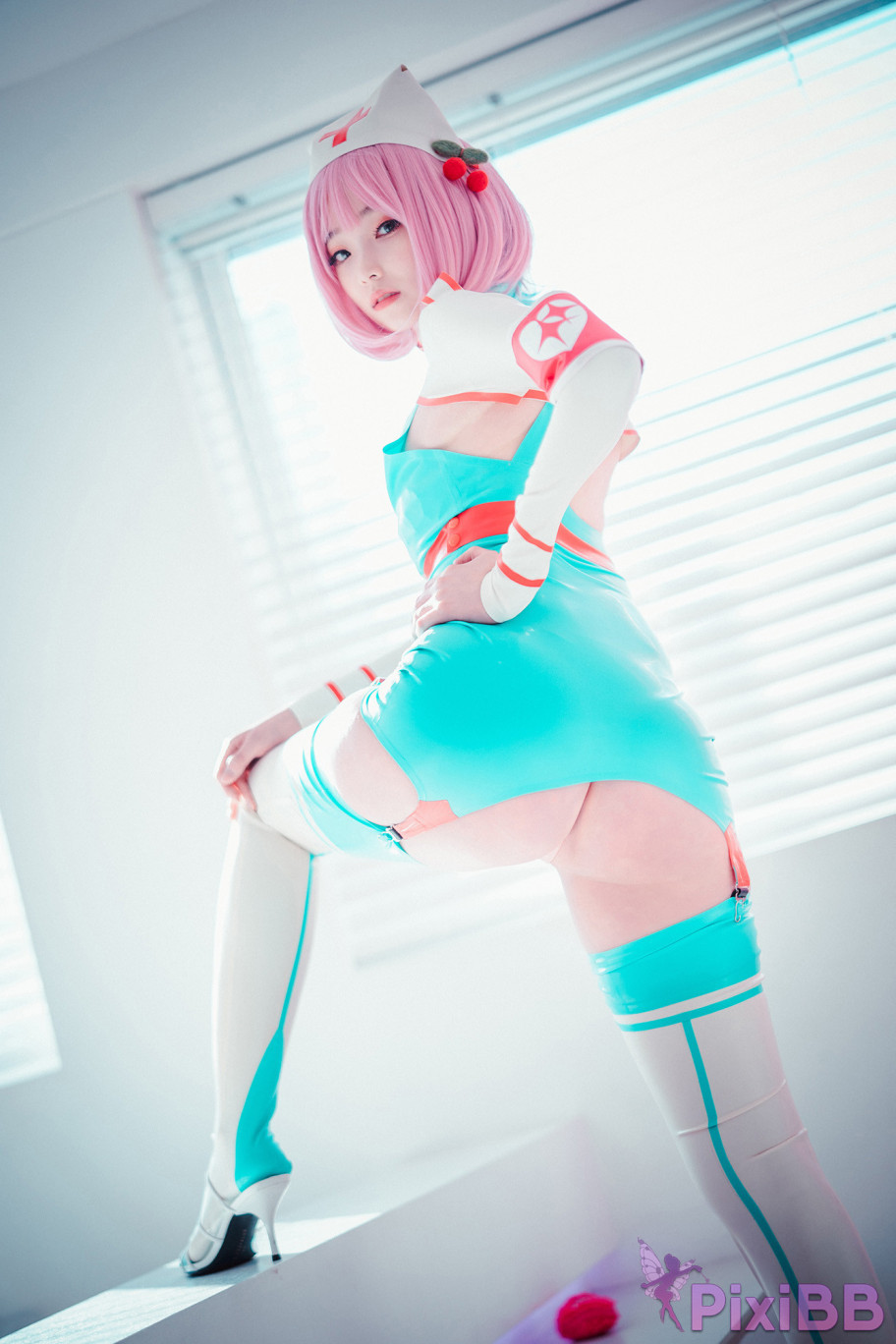 DJAWA Photo Bambi Cling To Latex PixiBB.COM 012