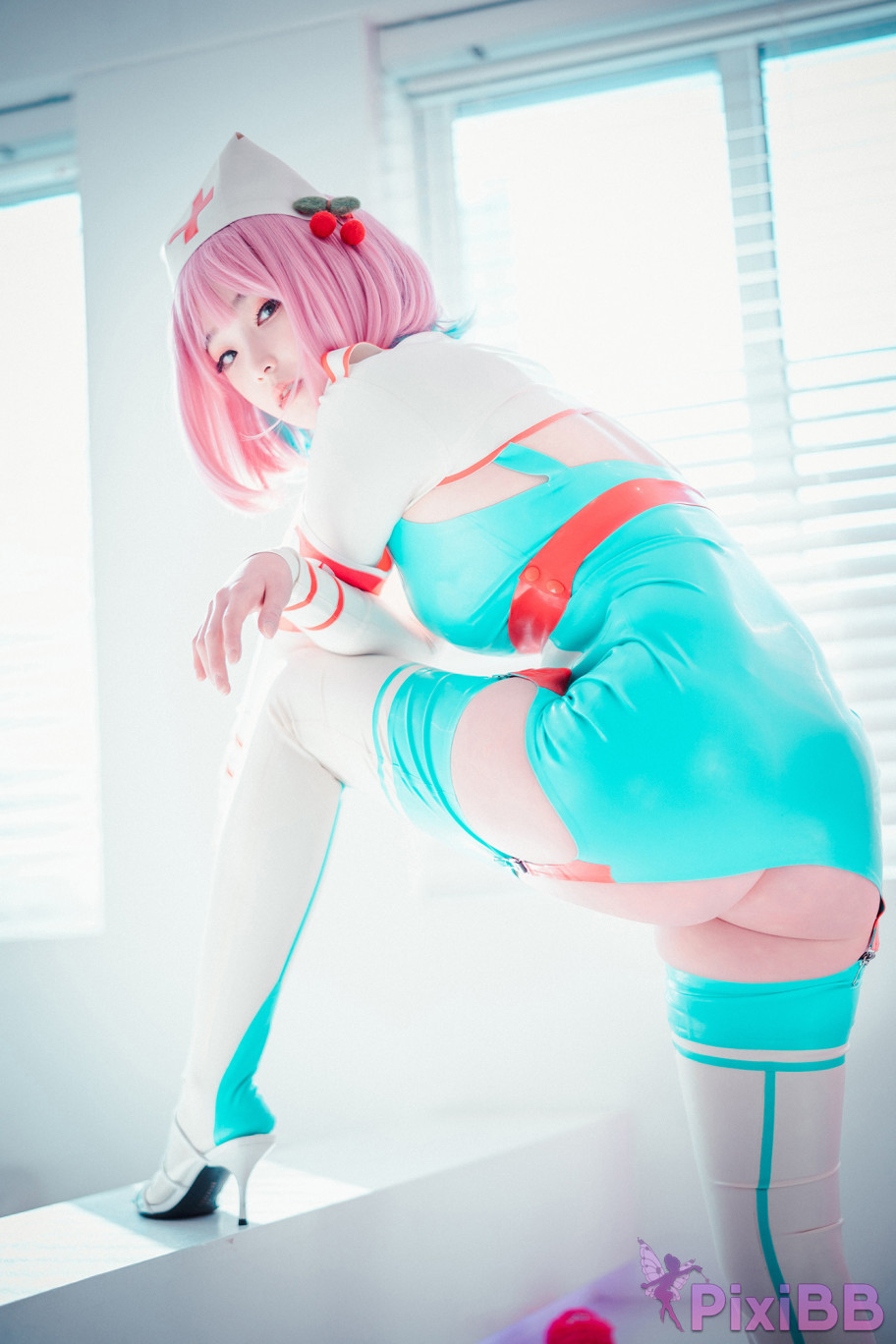 DJAWA Photo Bambi Cling To Latex PixiBB.COM 013