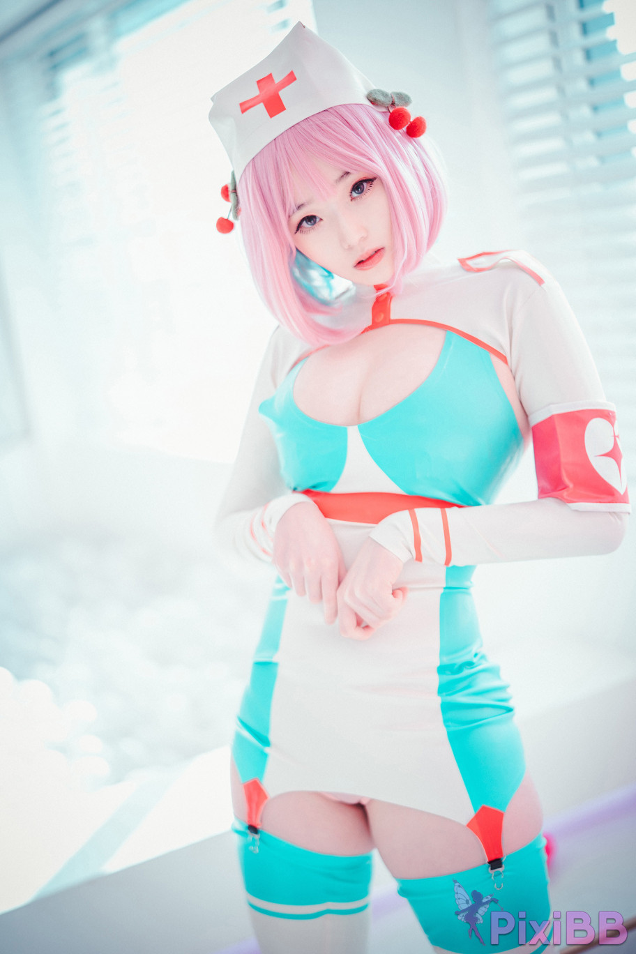 DJAWA Photo Bambi Cling To Latex PixiBB.COM 014