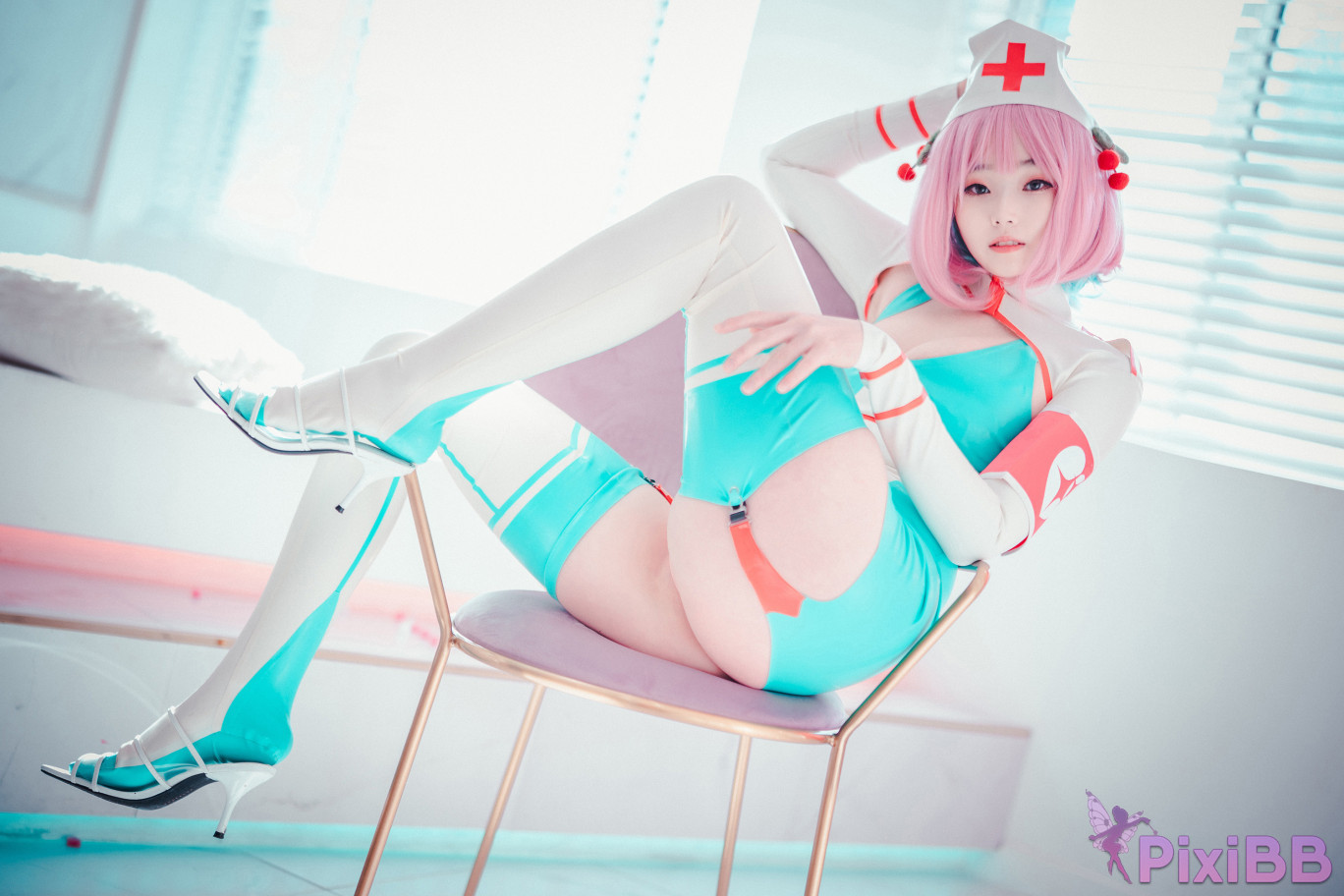 DJAWA Photo Bambi Cling To Latex PixiBB.COM 020