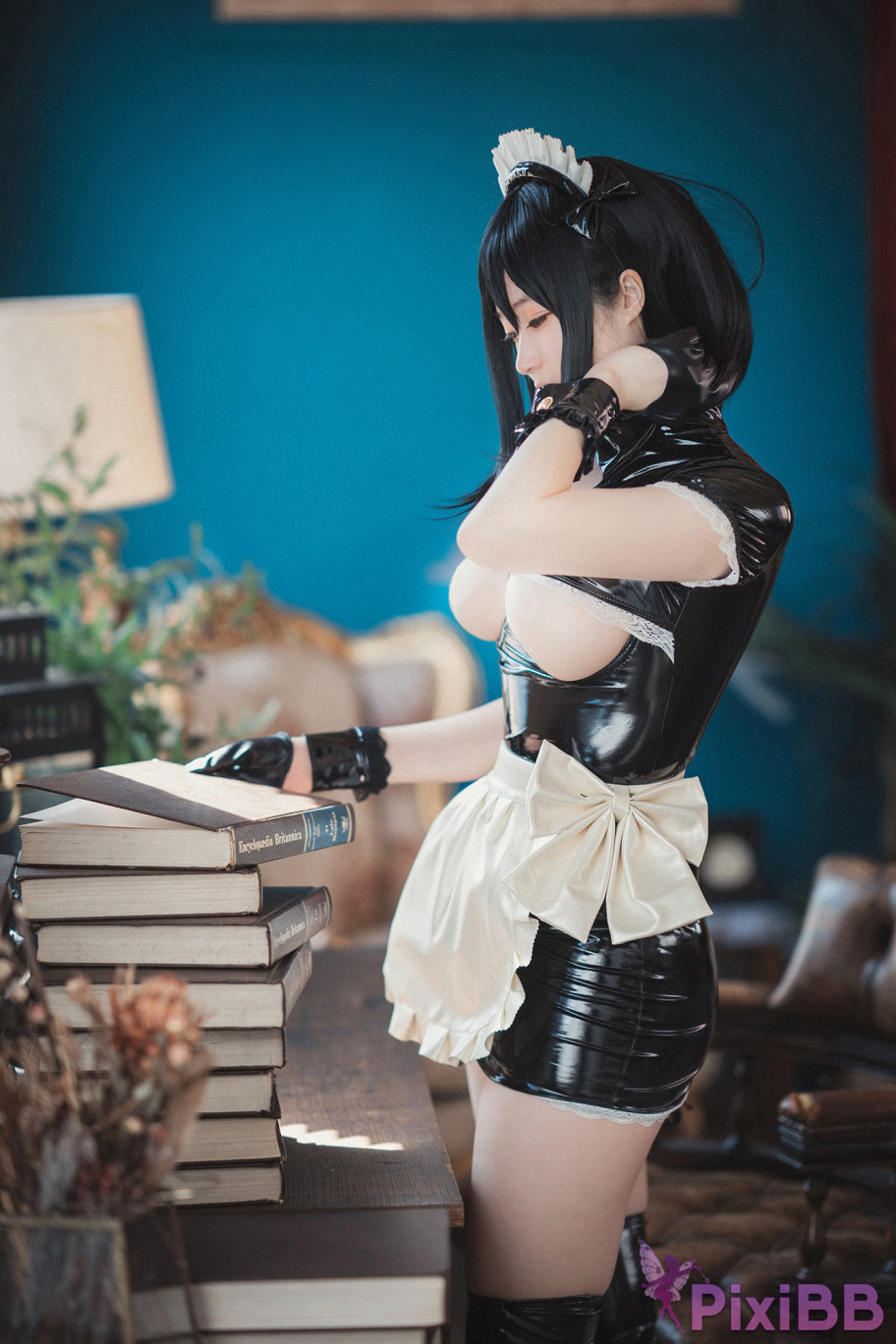 DJAWA Photo Bambi Femme de Chambre en Latex PixiBB.COM 015