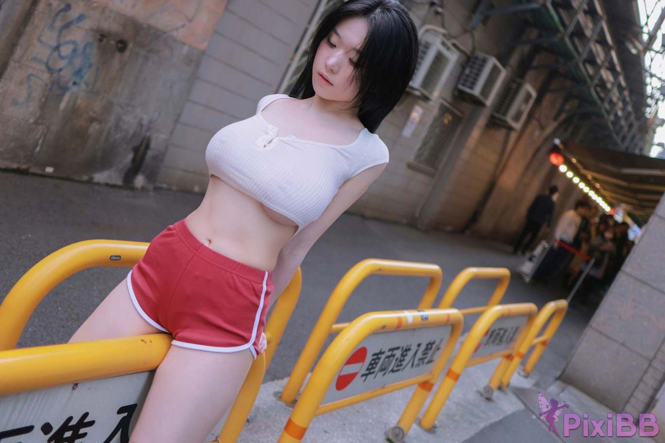 Yeon Woo In Tokyo PixiBB.COM 064